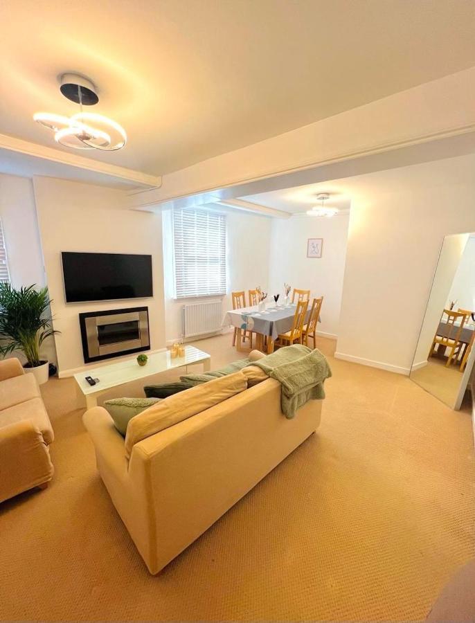The Vista Apartment London Exterior photo