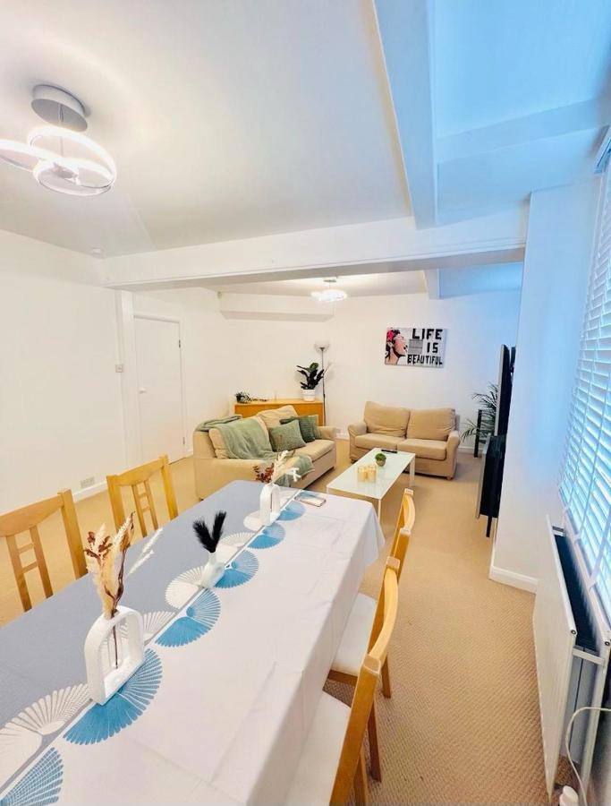 The Vista Apartment London Exterior photo